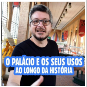 Homem com roupa preta de óculos gesticulando com as mãos