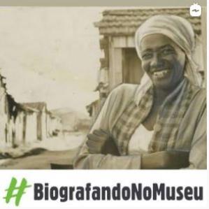 Foto de mulher negra sorrindo