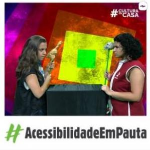 Duas mulheres com o fundo rosa