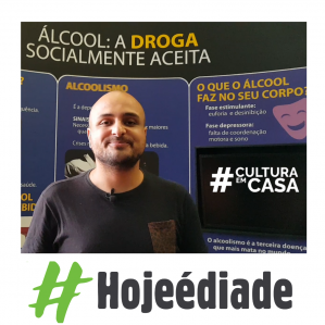 Homem careca sorrindo