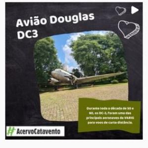 Foto animada com o avião exposto no Museu Catavento