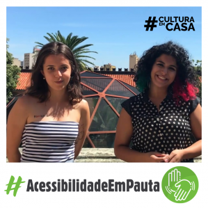 Duas mulheres sorrindo